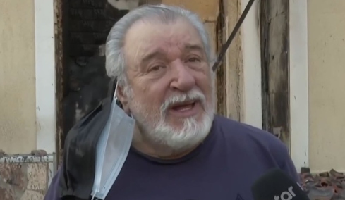 Συντετριμμένος ο Τάσος Χαλκιάς έξω από το καμένο σπίτι του στο Πόρτο Γερμενό: Ήμουν περήφανος που θα άφηνα κάτι στα παιδιά μου και τώρα δεν μπορώ
