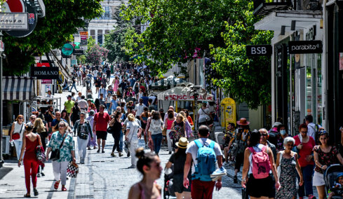Τα δύο πρόσωπα της οικονομίας των νοικοκυριών: Ανεβαίνει ο πλούτος, πέφτει η αποταμίευση, «φουσκώνει» ο δανεισμός