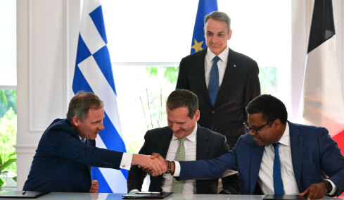Έπεσαν οι υπογραφές για την ηλεκτρική διασύνδεση Ελλάδας - Κύπρου - Μητσοτάκης: Ισχυρή ψήφος εμπιστοσύνης στην Ελλάδα η είσοδος της γαλλικής Meridiam