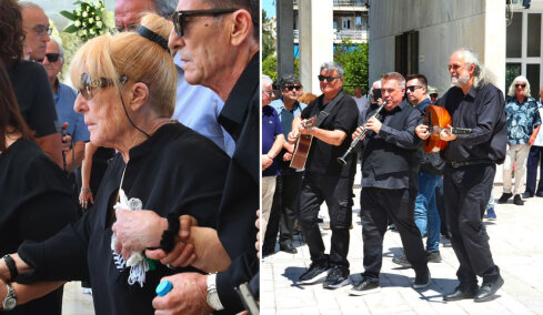 Με κλαρίνα και μοιρολόγια το τελευταίο αντίο στον Λάκη Χαλκιά στο A' Νεκροταφείο, συντετριμμένη η οικογένειά του