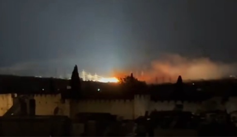 Φωτιά σε υποσταθμό της ΔΕΗ στην Άρτα, αναφορές για εκρήξεις και διακοπές ρεύματος, δείτε βίντεο 
