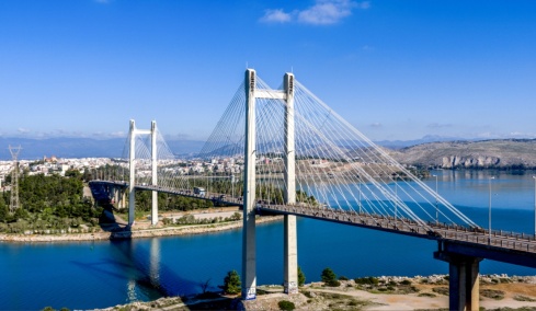 Στο νοσοκομείο 30χρονη μετά από πτώση από τη γέφυρα της Χαλκίδας  