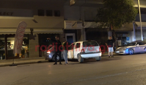 Άγριος καβγάς στη Θήβα: Ρομά πήρε το αυτοκίνητο και άρχισε να εμβολίζει το ΙΧ ενός αλλοδαπού, δείτε βίντεο