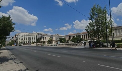 Έρημη πόλη η Αθήνα: Άδειοι δρόμοι σε Σύνταγμα, Κολωνάκι, Ομόνοια και Εξάρχεια, δείτε βίντεο