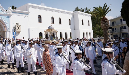 Live η λιτάνευση της Ιεράς Εικόνας της Παναγίας στην Τήνο