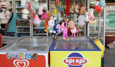 Θεσσαλονίκη: Στη φυλακή 42χρονος που έκλεψε πάνω από 100 παγωτά από περίπτερο μαζί με τη σύντροφό του