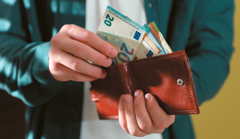 Έρχονται έξτρα αυξήσεις μισθών από τις τριετίες το 2027, ποιους εργαζόμενους αφορά