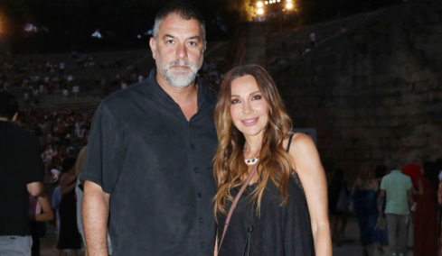 Δέσποινα Βανδή για Βασίλη Μπισμπίκη: Κοιμόμαστε κάθε βράδυ αγκαλιά, μεταξύ μας υπάρχει βαθιά αγάπη
