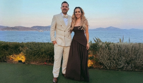 Η Καλομοίρα και ο Γιώργος Μπούσαλης έγιναν κουμπάροι: Ένα υπέροχο καλοκαίρι και ένας όμορφος γάμος, έγραψε η τραγουδίστρια