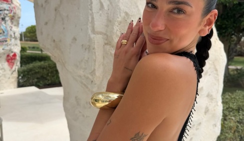 Dua Lipa: Το μανικιούρ που επέλεξε για να αποχαιρετήσει το καλοκαίρι και να υποδεχτεί το φθινόπωρο
