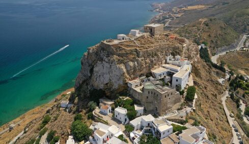 Σκύρος: Παραλίες, άγρια φύση και birdwatching στο πιο ξεχωριστό νησί των Σποράδων