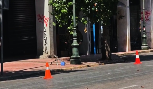 Ελεγχόμενη έκρηξη στο ύποπτο κουτί που εντοπίστηκε στην Φιλελλήνων, δείτε βίντεο