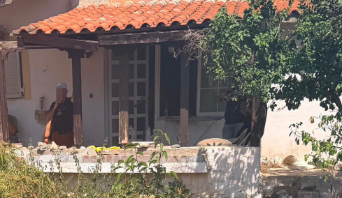 Γυναίκα στον Μαραθώνα είχε θαμμένη τη μητέρα της στην αυλή του σπιτιού για να παίρνει τη σύνταξη - Πώς αποκαλύφθηκε η υπόθεση