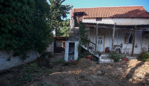«Την έθαψε η μαμά μου, βοήθησε ο αδερφός μου» λέει η καταγγέλλουσα στον Μαραθώνα: Το σενάριο για οικογενειακές διαφορές και οι αναλήψεις της σύνταξης μέχρι τον Αύγουστο