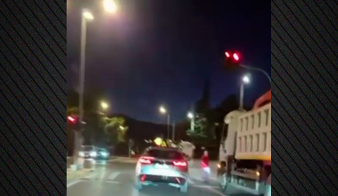 Συνελήφθη 21χρονος που παραβίασε κόκκινο στη Λεωφόρο Πεντέλης και παραλίγο να παρασύρει πεζό, δείτε βίντεο