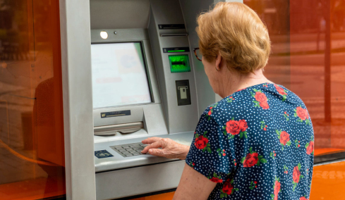 Χωρίς οικονομικά κριτήρια η ενίσχυση των 400 ευρώ σε 2.2 εκατ. συνταξιούχους
