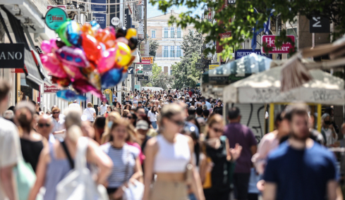 Πόσο θα ωφεληθούν 2,2 εκατ. νοικοκυριά και επιχειρήσεις από τα €2,2 δισ.  της ΔΕΘ: Τι κερδίζουν επαγγελματίες, ταξί, αγρότες, τρίτεκνοι, συνταξιούχοι