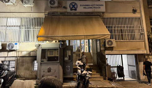 mazwnakis_giatros_