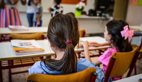 Επιστροφή στα σχολεία με αλλαγές: Λιγότερα παιδιά, νέα βιβλία, FinStart και ξένες γλώσσες