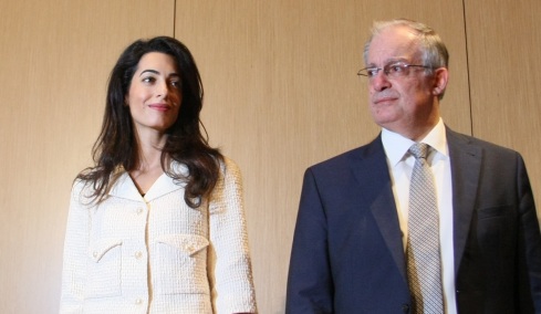 Στην Ελλάδα η Αμάλ Αλαμουντίν: Συνάντηση με Τασούλα το μεσημέρι, σε επίσημο δείπνο με ομιλήτρια τη Μαρέβα Γκραμπόφσκι-Μητσοτάκη το βράδυ