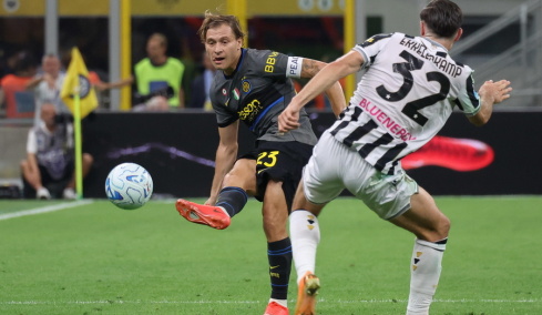 Serie A: Ασταμάτητη η Κόμο του Δουβίκα 2-1 την Πάρμα, στην κορυφή Ρόμα και Ίντερ, δείτε τα γκολ