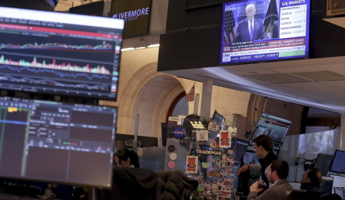 Ομόλογα, πετρέλαιο και Fed δοκιμάζουν τις αντοχές της Wall Street - Νέες απώλειες στους δείκτες