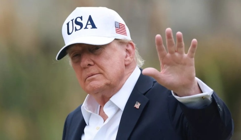 Δικαστικό «μπλόκο» στον Τραμπ: CNN, MS NOW και Politico επιστρέφουν στον Λευκό Οίκο

