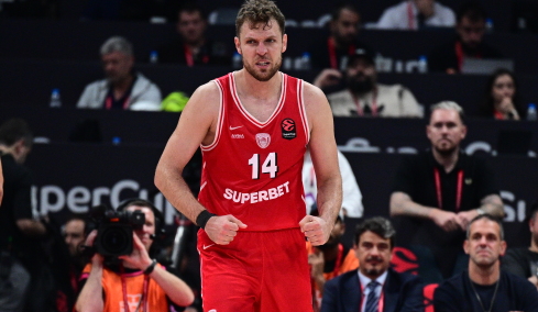 Βεζένκοφ: Ήταν όνειρό μας να πάρουμε τη Euroleague, θα παλέψουμε ξανά