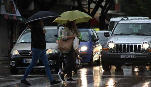 Κακοκαιρία με βροχές και ισχυρές καταιγίδες σήμερα, ποιες περιοχές είναι στο «κόκκινο», δείτε χάρτες
