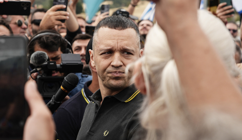 Κερκόπορτα για να αποφύγει το θεσμικό ανάχωμα στην υποψηφιότητά του ψάχνει ο Κασιδιάρης: Η Συμμαχία Ελλήνων και η «παρουσία» της στη Βουλή