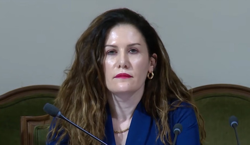 Χιονοστιβάδα αποκαλύψεων στην Αλβανία: Οι σκανδαλώδεις διαγωνισμοί των 59 εκατ. ευρώ, το ένταλμα σύλληψης της αρχηγού των μυστικών υπηρεσιών 
