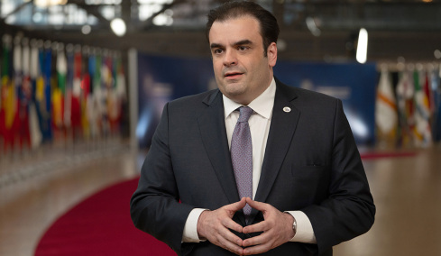 Πρόωρη αποπληρωμή χρέους 2,5 δισ. ευρώ προς τον EFSF από την Ελλάδα, «στέλνει μήνυμα εμπιστοσύνης στις αγορές» λέει ο Γκραμένια