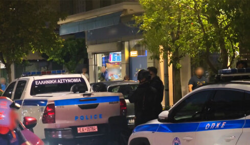 Συναγερμός για ομηρεία στη Νίκαια: Άνδρας κρατά τη γυναίκα του μέσα στο σπίτι του και δηλώνει οπλισμένος