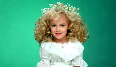 JonBenét Ramsey: Νέα θεωρία για τη δολοφονία του 6χρονου κοριτσιού που συγκλόνισε τις ΗΠΑ πριν από σχεδόν 30 χρόνια