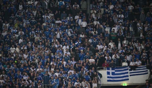 Πάρτι στις εξέδρες και χαμός στα αποδυτήρια μετά το ιστορικό διπλό της Εθνικής στη Γερμανία, δείτε βίντεο 