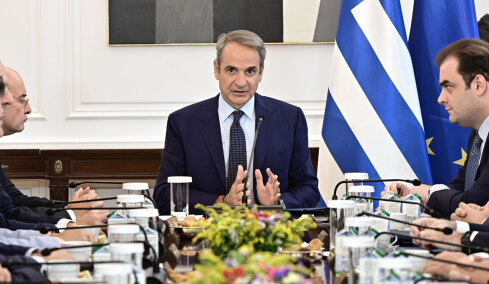 Ρυθμίσεις σε 120 δόσεις από 72, «φρένο» στους servicers και επιδότηση στα καύσιμα ανακοίνωσε ο Μητσοτάκης