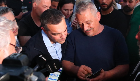 Αλιείς στον Τσίπρα: «Δεκάδες τουρκικά αλιευτικά ψαρεύουν σε ελληνικά ύδατα, έχεις ευθύνη, έλεγες ότι η θάλασσα δεν έχει σύνορα» - Σταματήστε την προπαγάνδα, απάντησε