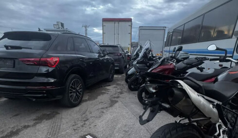 Έκλεβαν αυτοκίνητα και μηχανές απ' όλη την Αττική και τα έκρυβαν για να μην εντοπίζονται, η μέθοδος «πατάκι» και τα €350.000 κέρδος της σπείρας 