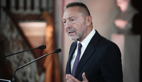 Στουρνάρας: Πρέπει να ανοίξουμε τα κλειστά σπίτια, όχι μόνο να χτίσουμε νέα - Success story η αρχαία ελληνική οικονομία