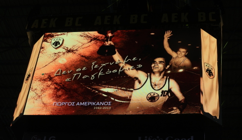 Η ΑΕΚ τίμησε τη μνήμη του Γιώργου Αμερικάνου πριν το τζάμπολ της αναμέτρησης με τη Σαλόν, δείτε βίντεο 