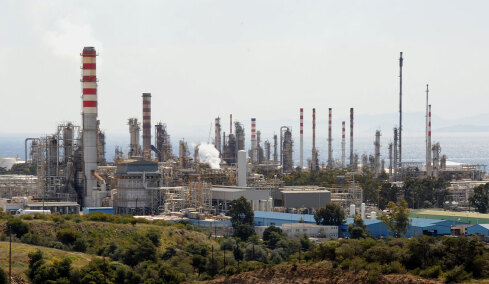 Έκρηξη στις εγκαταστάσεις της Motor Oil στους Αγίους Θεοδώρους, δύο σοβαρά τραυματίες