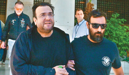 Η διαδρομή του Φίλιππου Καμπούρη από την trash TV, στην «αρπαγή» του ΛΑΟΣ και τώρα στη φυλακή για την απάτη στον ΕΦΚΑ