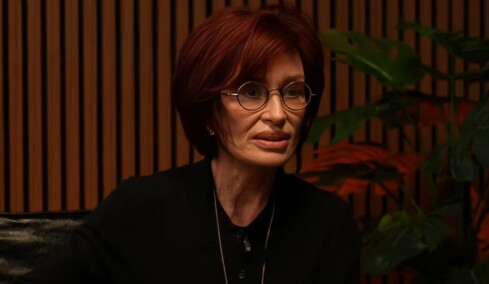 Η Σάρον Όσμπορν ξύπνησε με «βαθούλωμα» στο πρόσωπο μετά από αποτυχημένη αισθητική επέμβαση