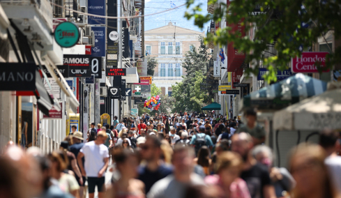 Το νομοσχέδιο της ΔΕΘ με παροχές 2 δισ. για μειώσεις φόρων σε τρίτεκνους, αγρότες και επαγγελματίες, €400 για συνταξιούχους και €500 στο δημόσιο