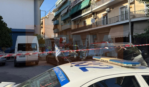 Έκρηξη στον Κολωνό, ερευνάται παγίδα θανάτου: Τέσσερις τραυματίες, ανάμεσά τους δύο αστυνομικοί,  ο ένας έχει χτυπηθεί στο κεφάλι