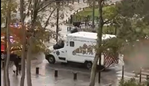 Τουλάχιστον ένας νεκρός και τέσσερις τραυματίες σε περιστατικό με πυροβολισμούς σε προάστιο του Παρισιού
