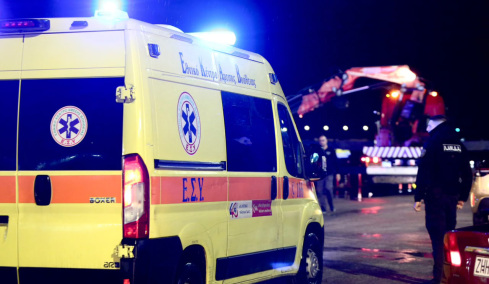 Από έναν λάθος χειρισμό λόγω βροχής η οικογενειακή τραγωδία με τους τρεις νεκρούς στο λιμάνι του Πειραιά όταν αυτοκίνητο έπεσε στη θάλασσα