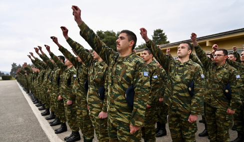 Στρατιωτική θητεία: Πρώτα ο στρατός, μετά το πανεπιστήμιο για τους 18χρονους