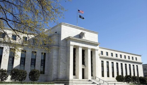 Η Fed πάτησε «φρένο» στα επιτόκια παρά τον επίμονο πληθωρισμό

