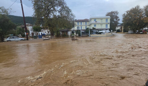 Μεγάλες πλημμύρες σε νότιο Πήλιο και Σκιάθο από την ισχυρή κακοκαιρία - Μήνυμα του 112: «Μεταβείτε σε υψηλότερους ορόφους»